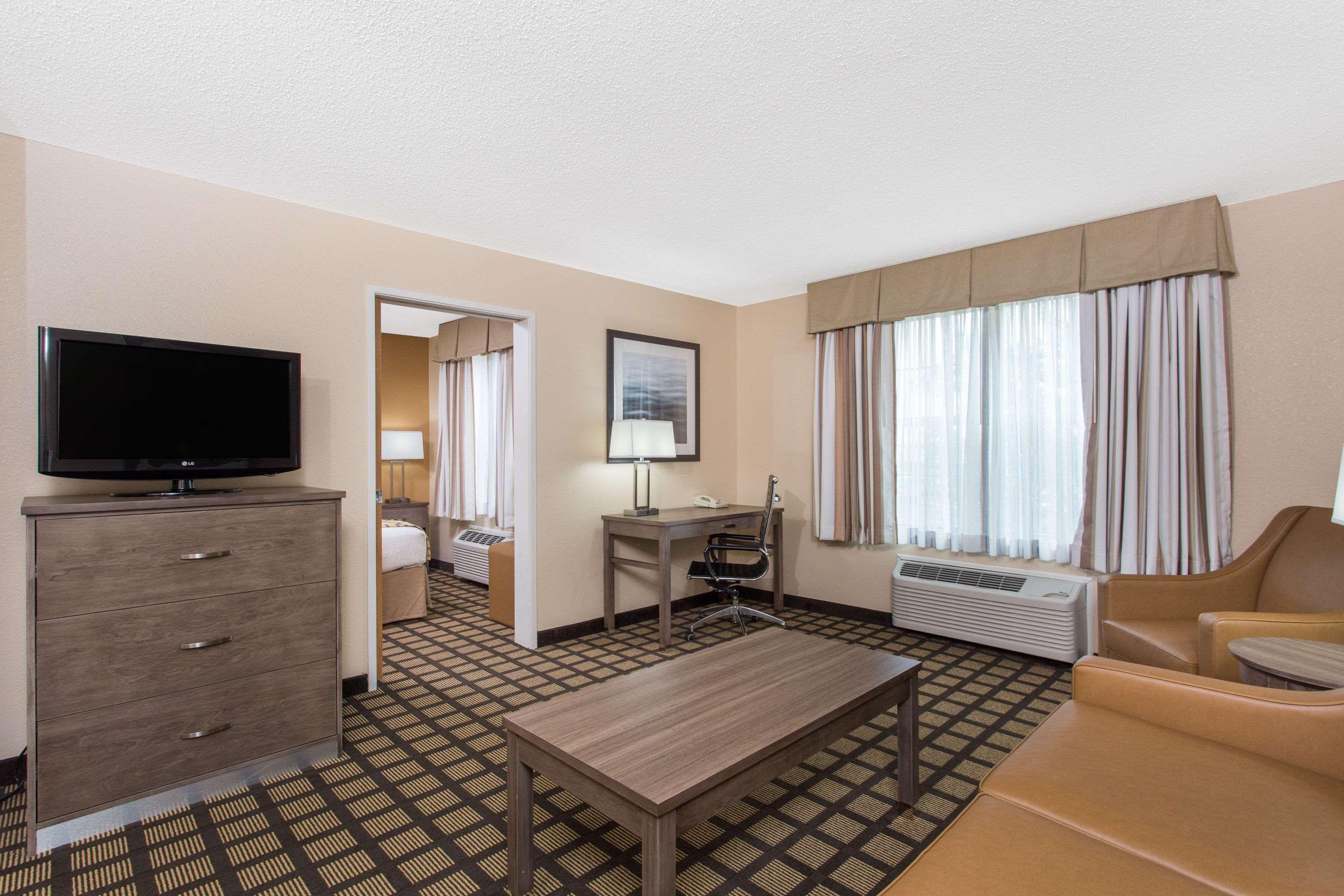 Baymont By Wyndham Plymouth Hotel Exterior photo